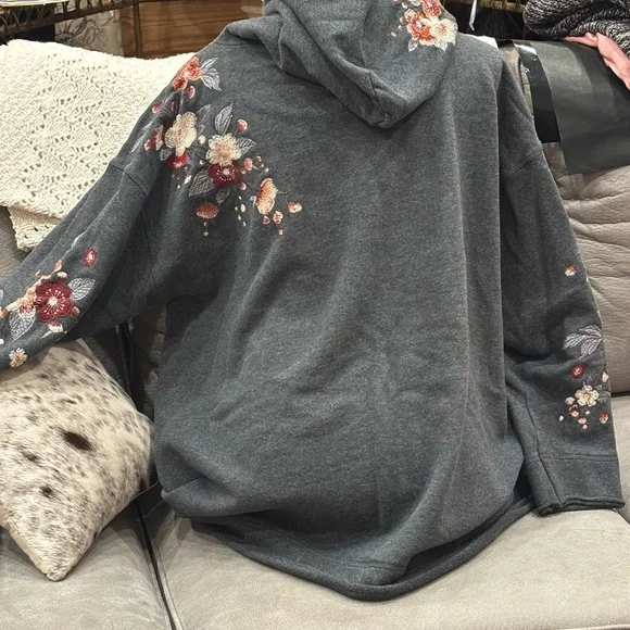 Johnny was Embroidered Floral Hooded Sweatshirt - Charcoal Gray - Picture 4 of 9